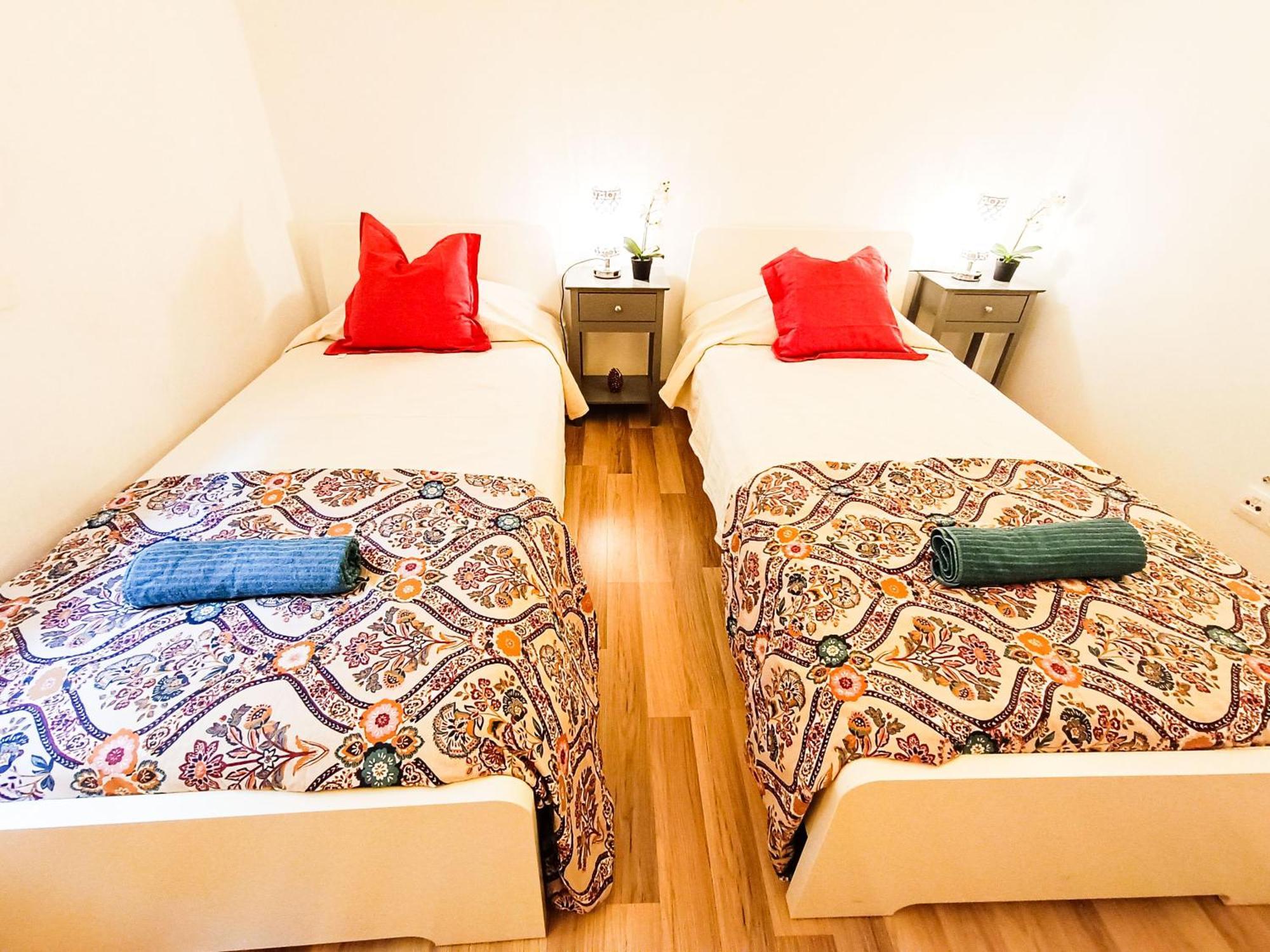Hostel Oasis - By La Rambla *