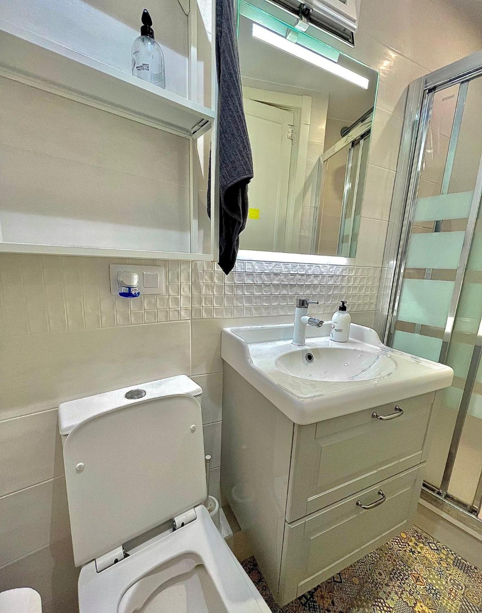 Hostel Private Near Parallel Av
