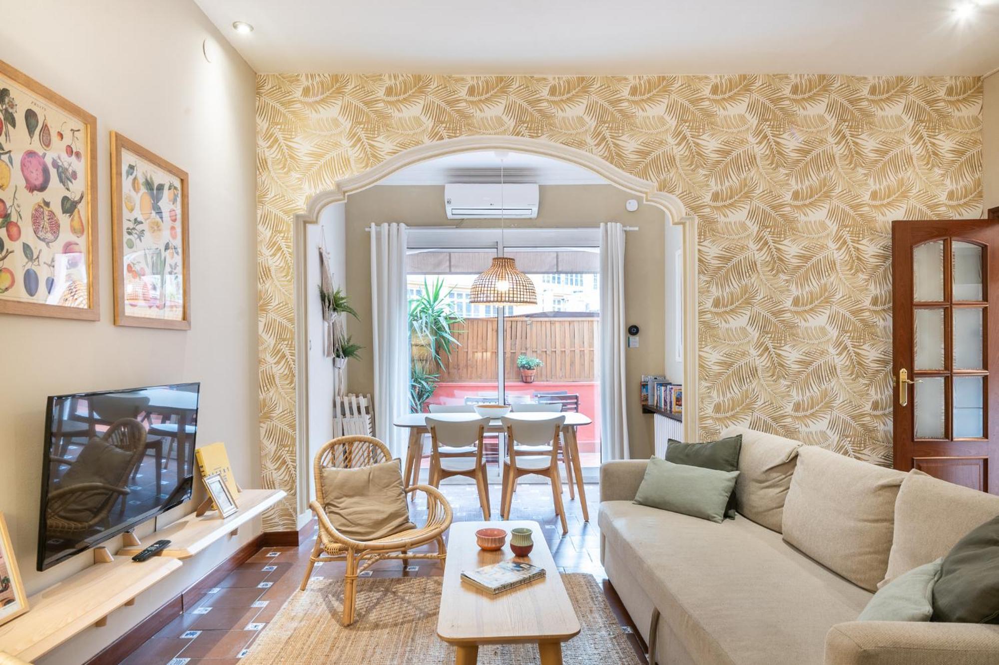 Spacious & Sunny With Terrace In The Center *