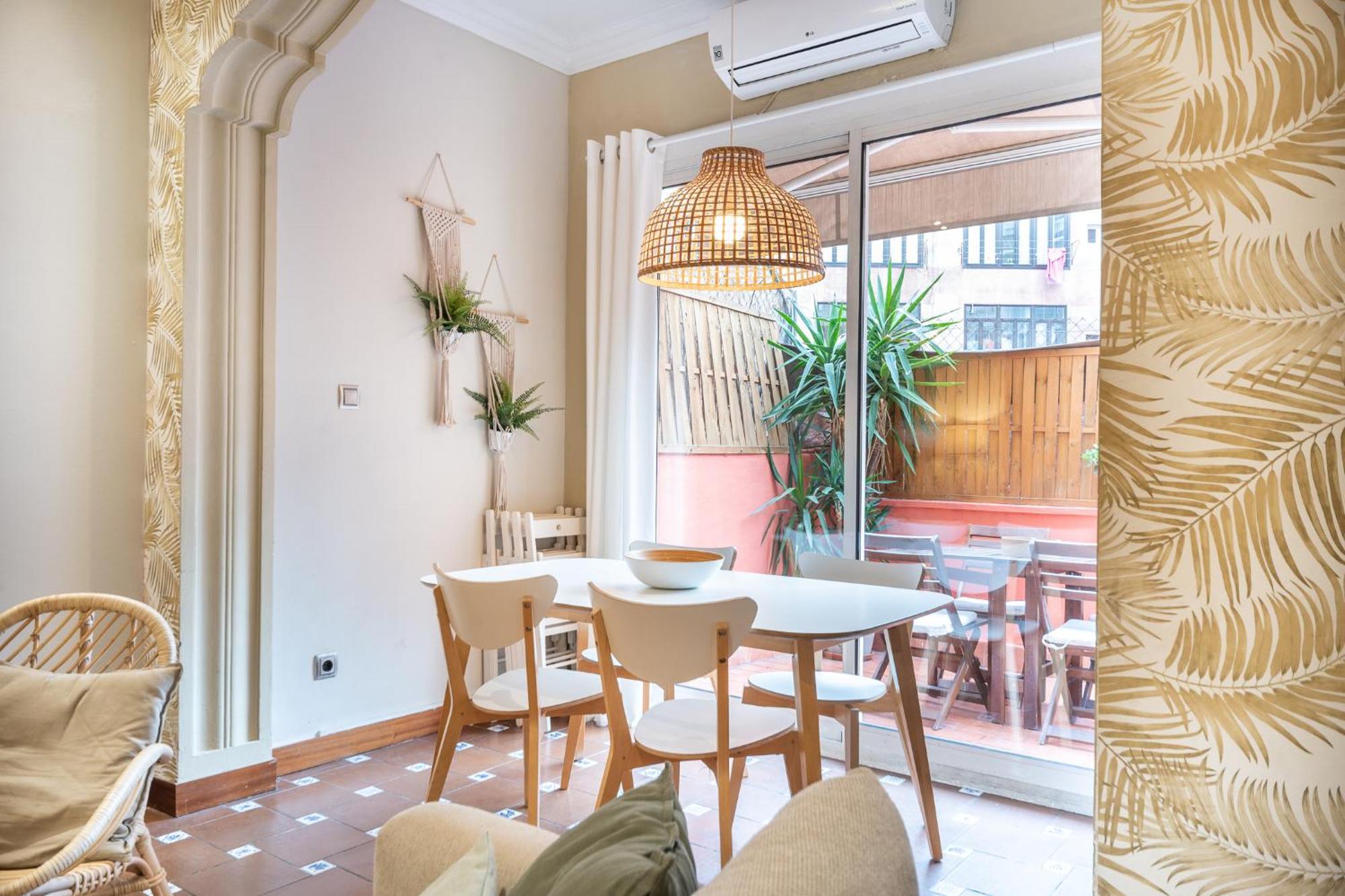 Apartamento Spacious & Sunny With Terrace In The Center