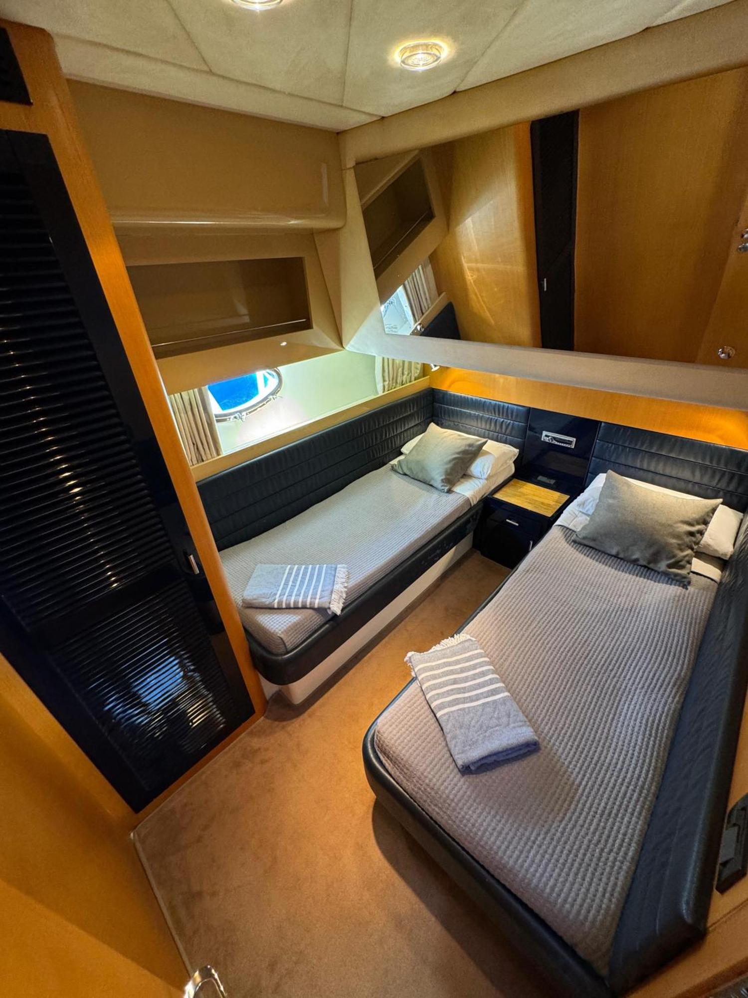 Bateau-hôtel Yacht Sherte *
