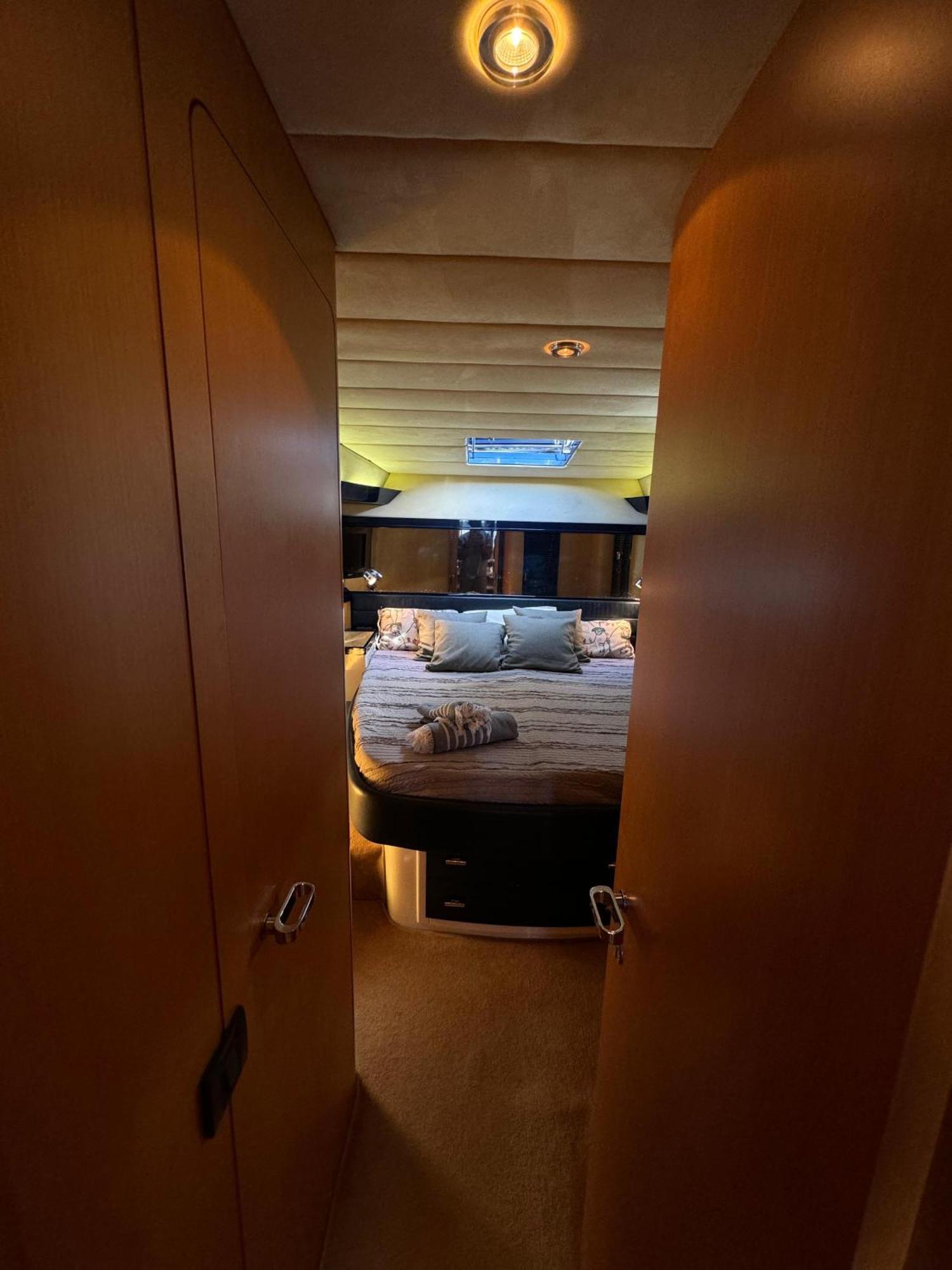 Bateau-hôtel Yacht Sherte *