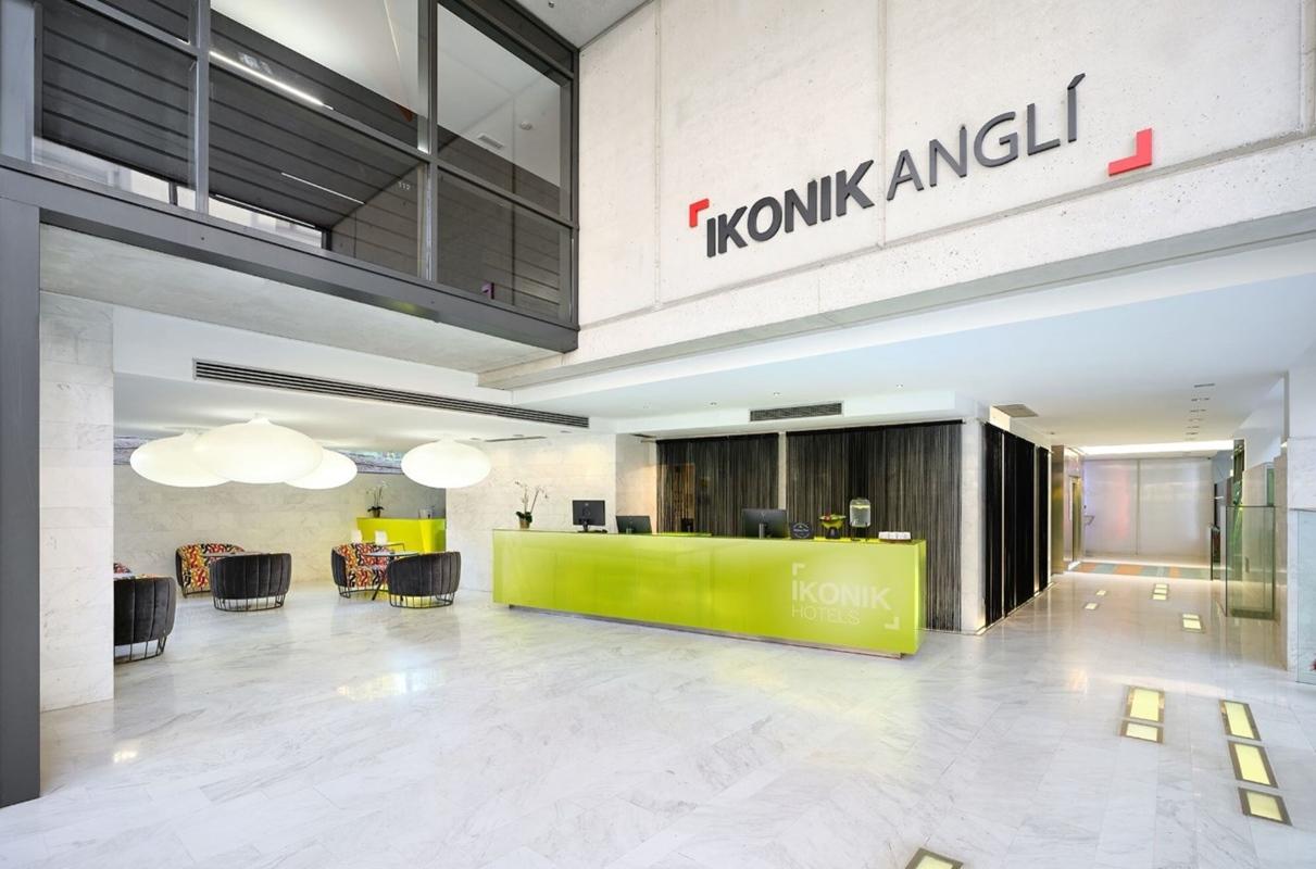 Ikonik Angli Barcelone