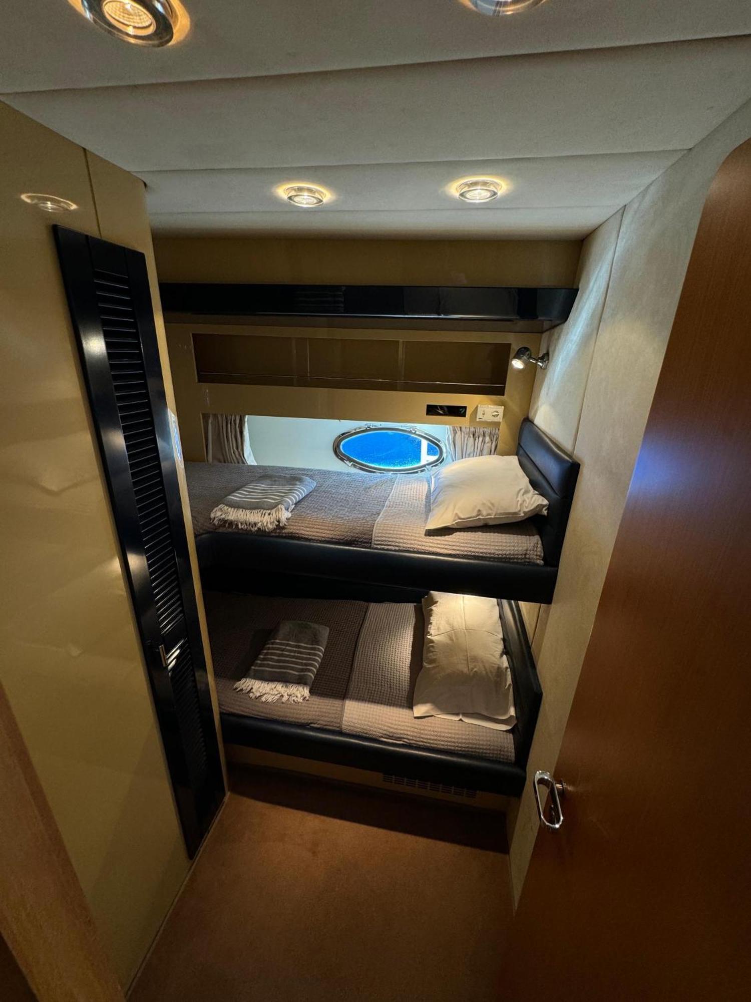 Bateau-hôtel Yacht Sherte *