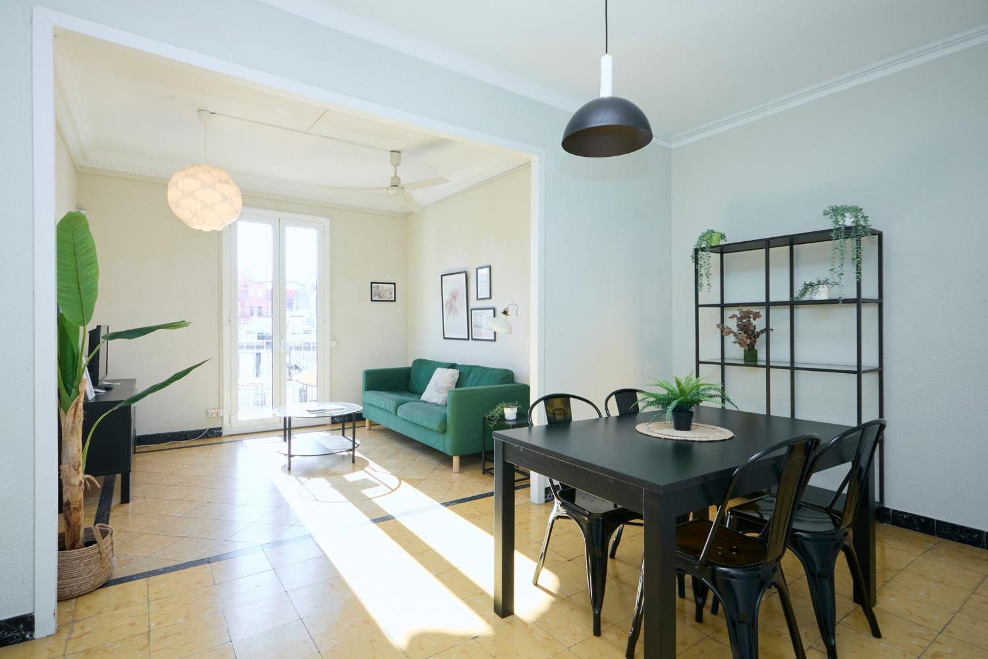 63par1016- Sunny In Paralel Apartment *