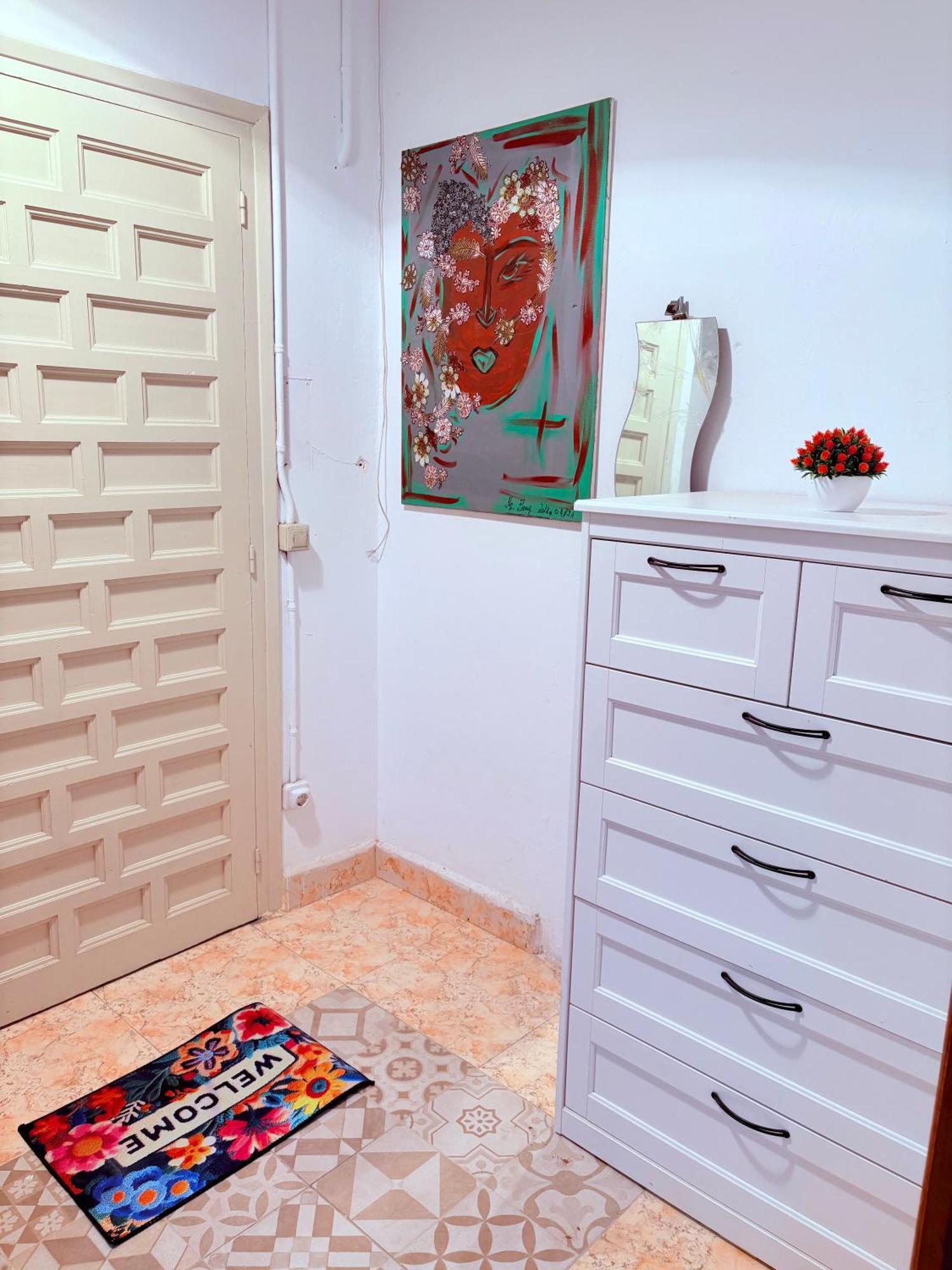 Amazing And Stylish Flat For 4 People With Breakfast Included 2 Blocks Away From Poblenou * Barcelone