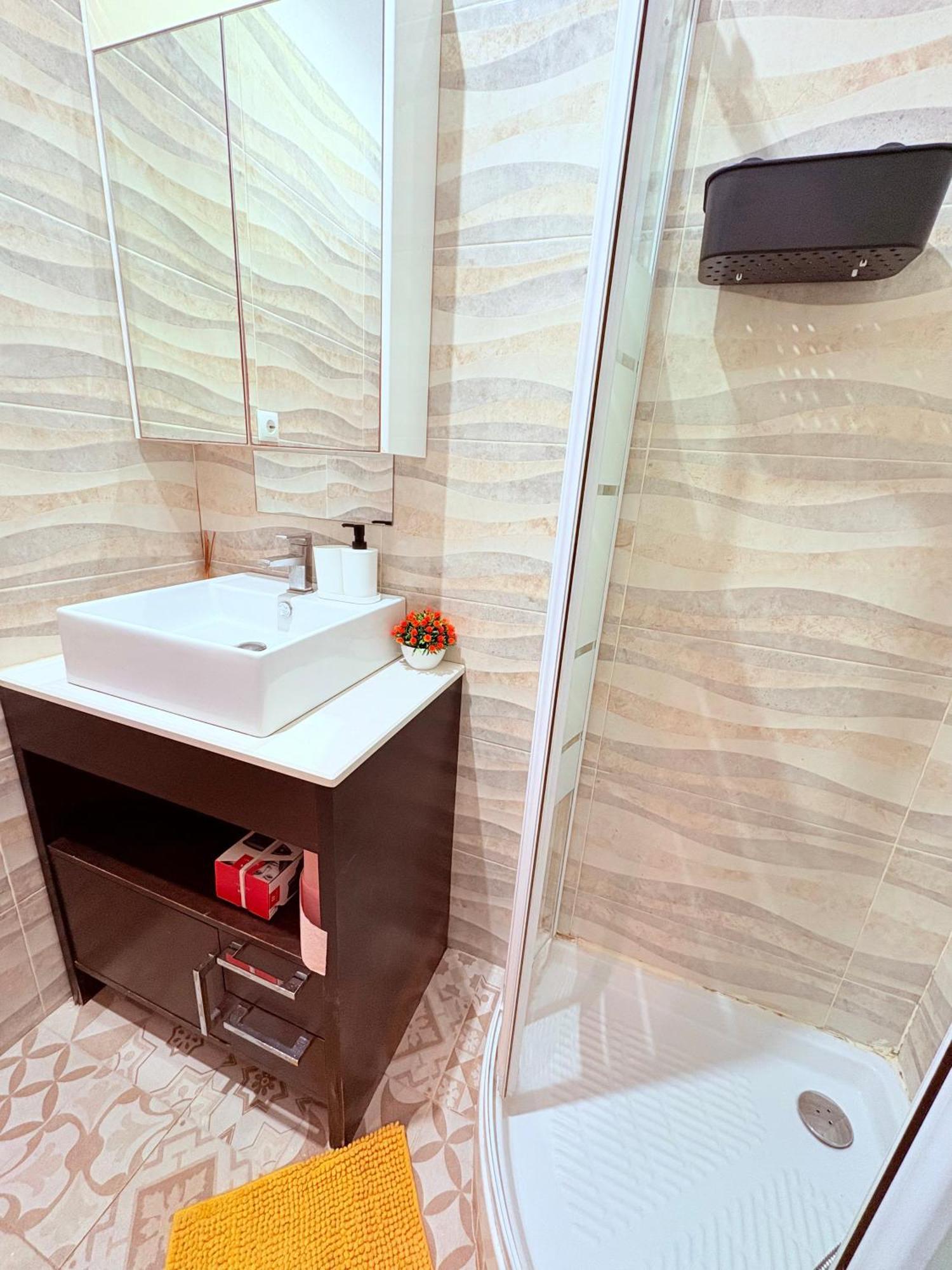 Amazing And Stylish Flat For 4 People With Breakfast Included 2 Blocks Away From Poblenou Appartement *