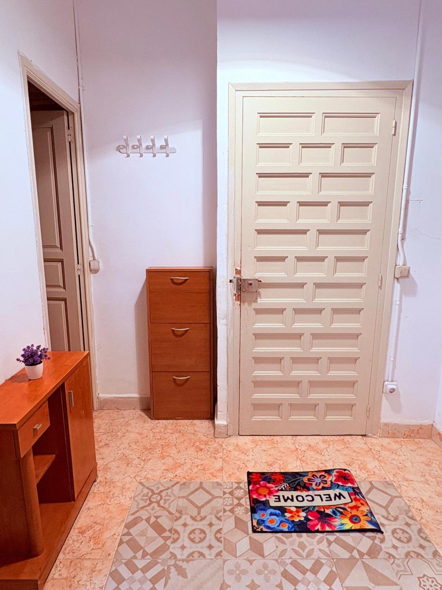 Amazing And Stylish Flat For 4 People With Breakfast Included 2 Blocks Away From Poblenou * Barcelone