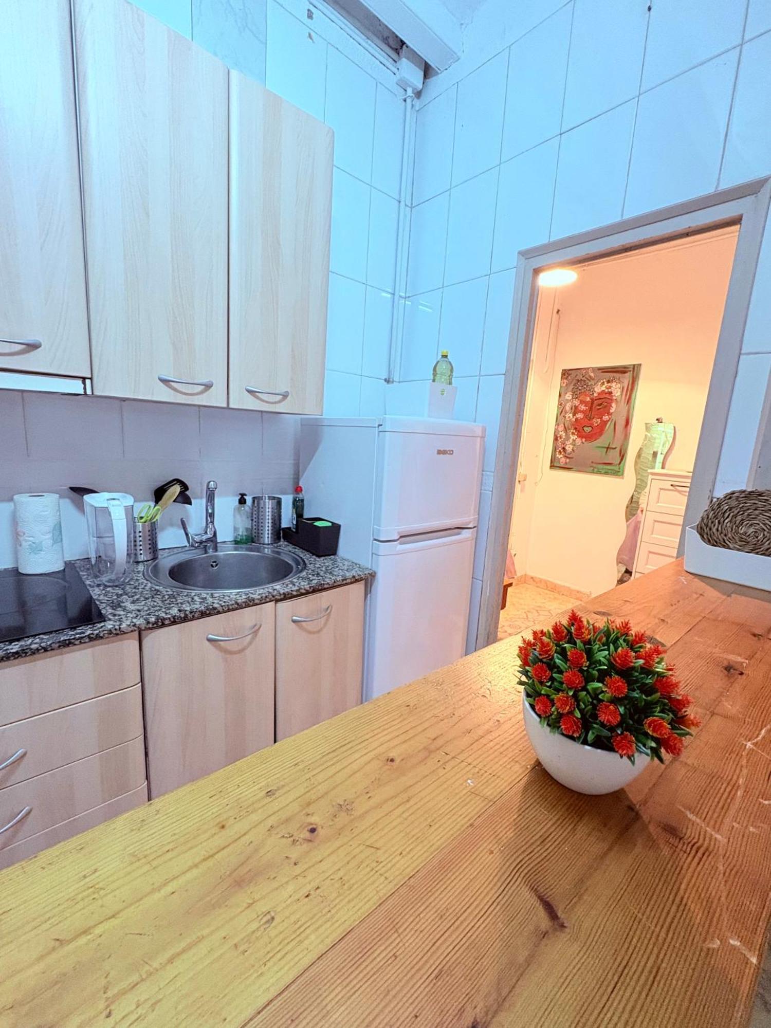 Amazing And Stylish Flat For 4 People With Breakfast Included 2 Blocks Away From Poblenou Appartement