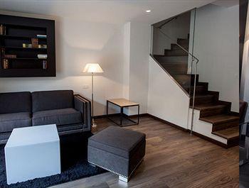 Cosmo Consell De Cent - Plaza Universitat Apartment