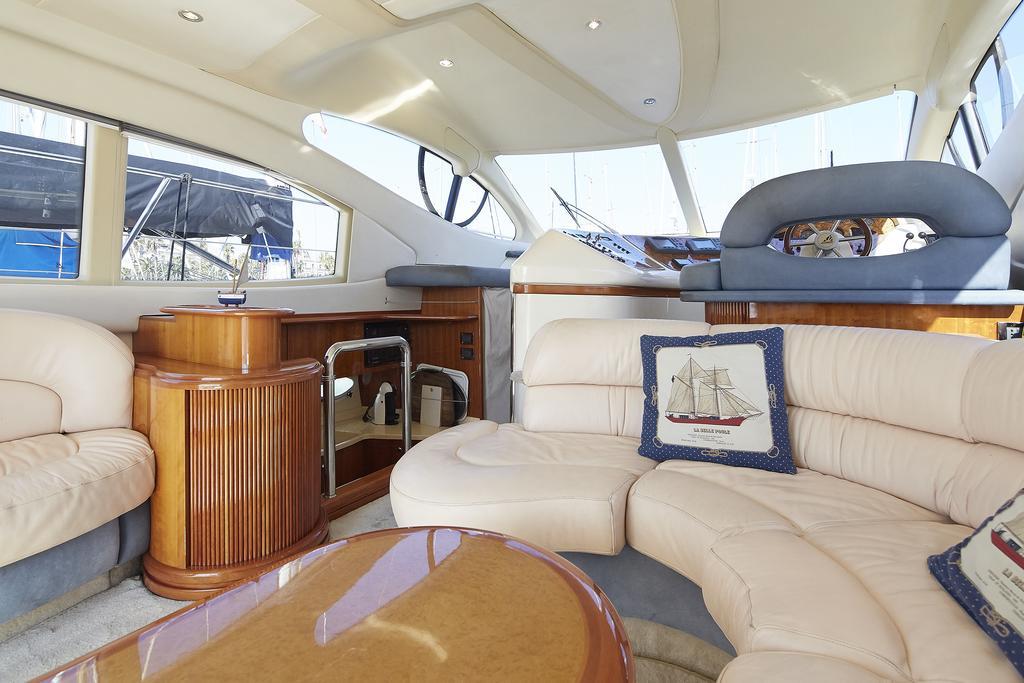 Botel La Gavina Boat *
