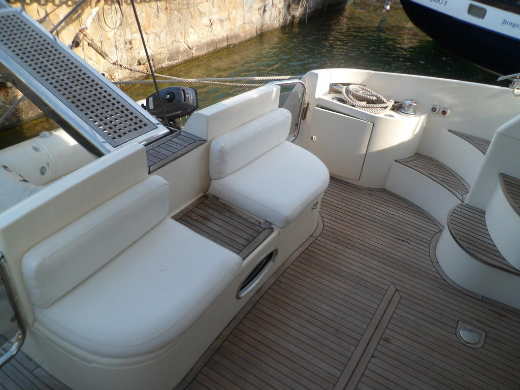 Botel La Gavina Boat