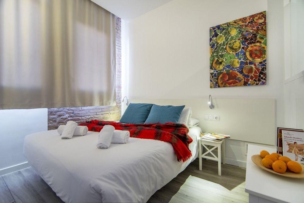 Happy People Sagrada Familia Gaudi Appartement