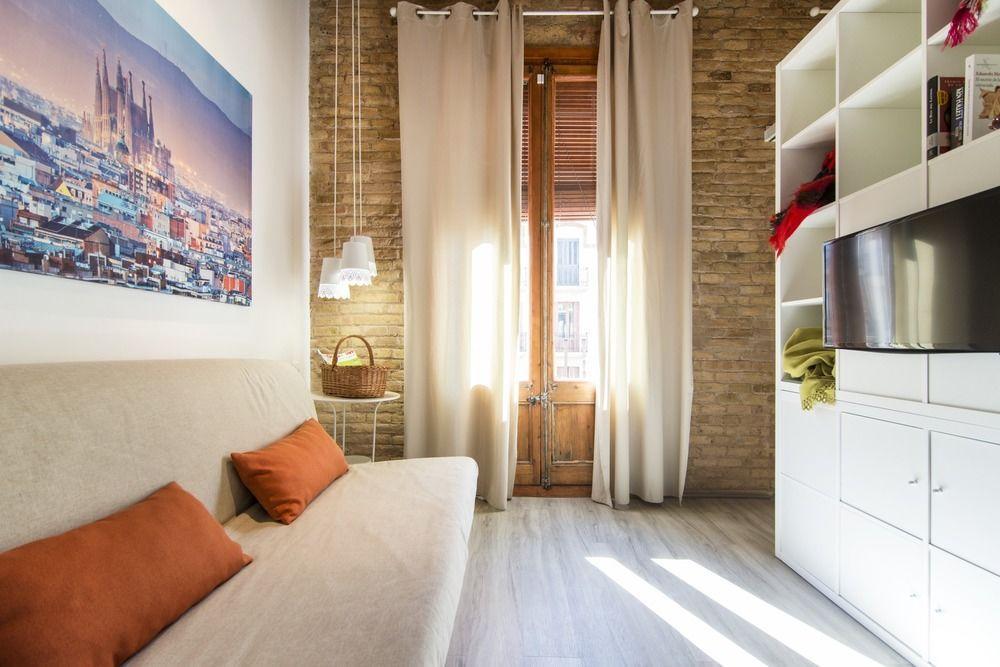 Happy People Sagrada Familia Gaudi Appartement *