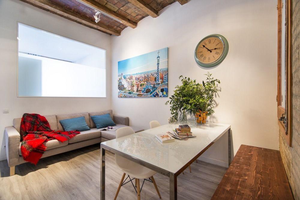 Happy People Sagrada Familia Gaudi Appartement Barcelone