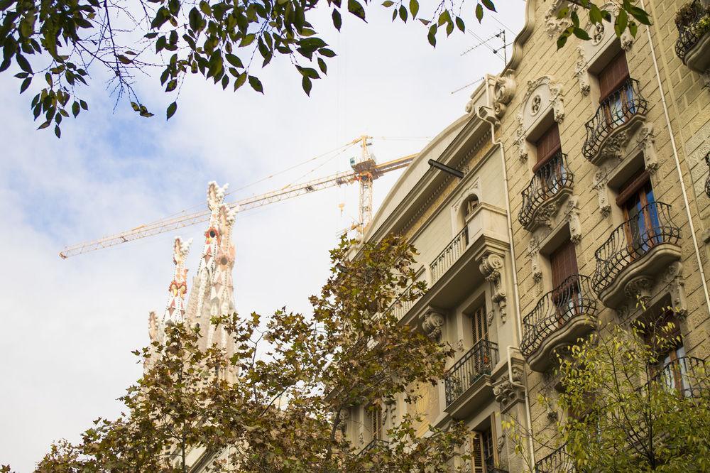 Happy People Sagrada Familia Gaudi Appartement Barcelone
