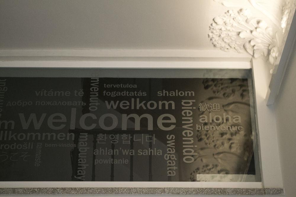 Happy People Sagrada Familia Gaudi Appartement Barcelone