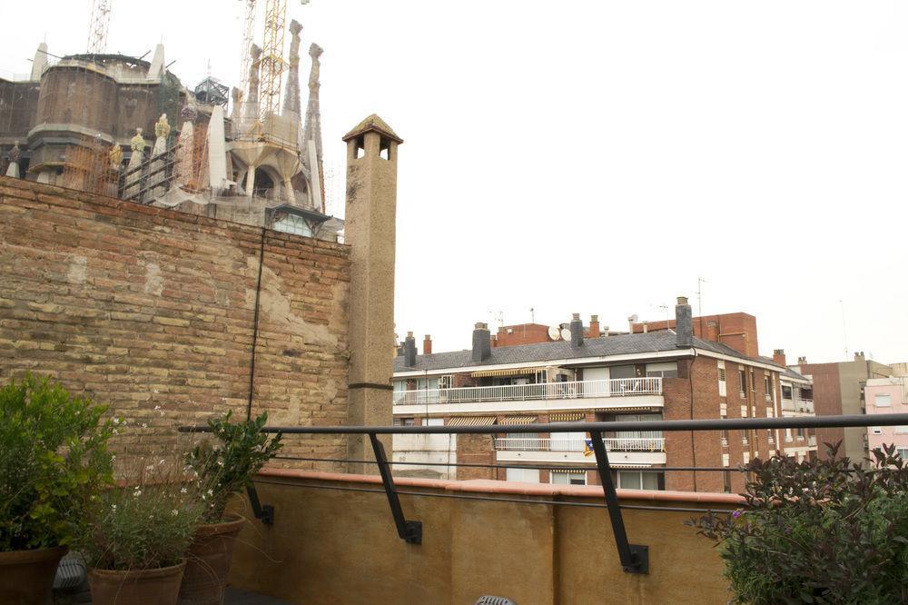 Happy People Sagrada Familia Gaudi Appartement