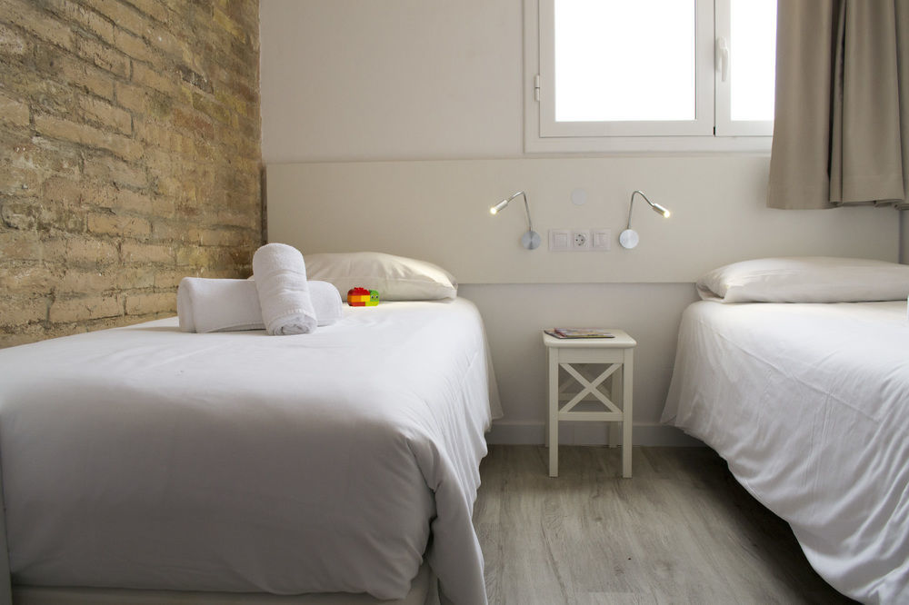 Happy People Sagrada Familia Gaudi Appartement Barcelone