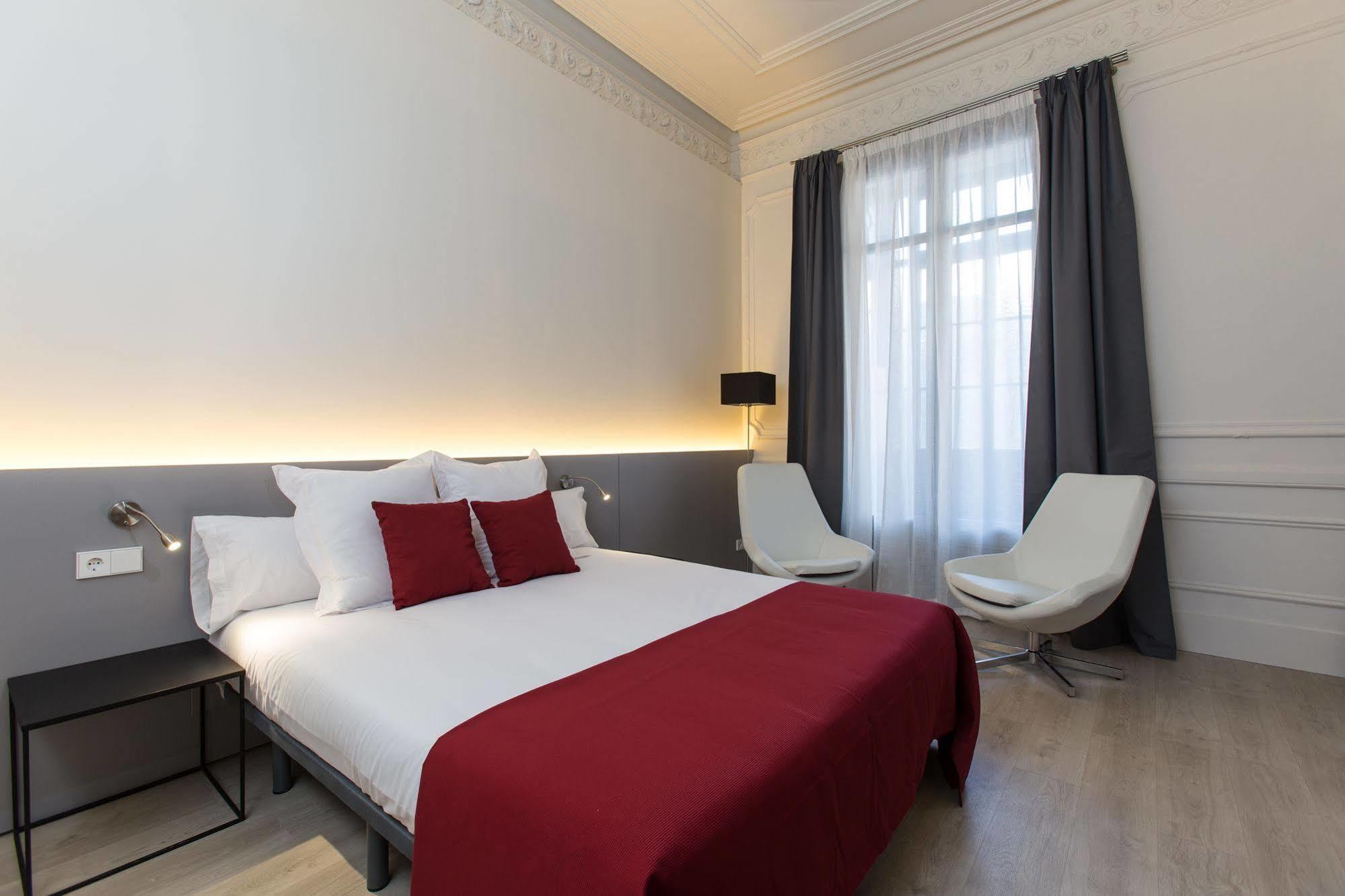 Izaila Plaza Catalunya 3*