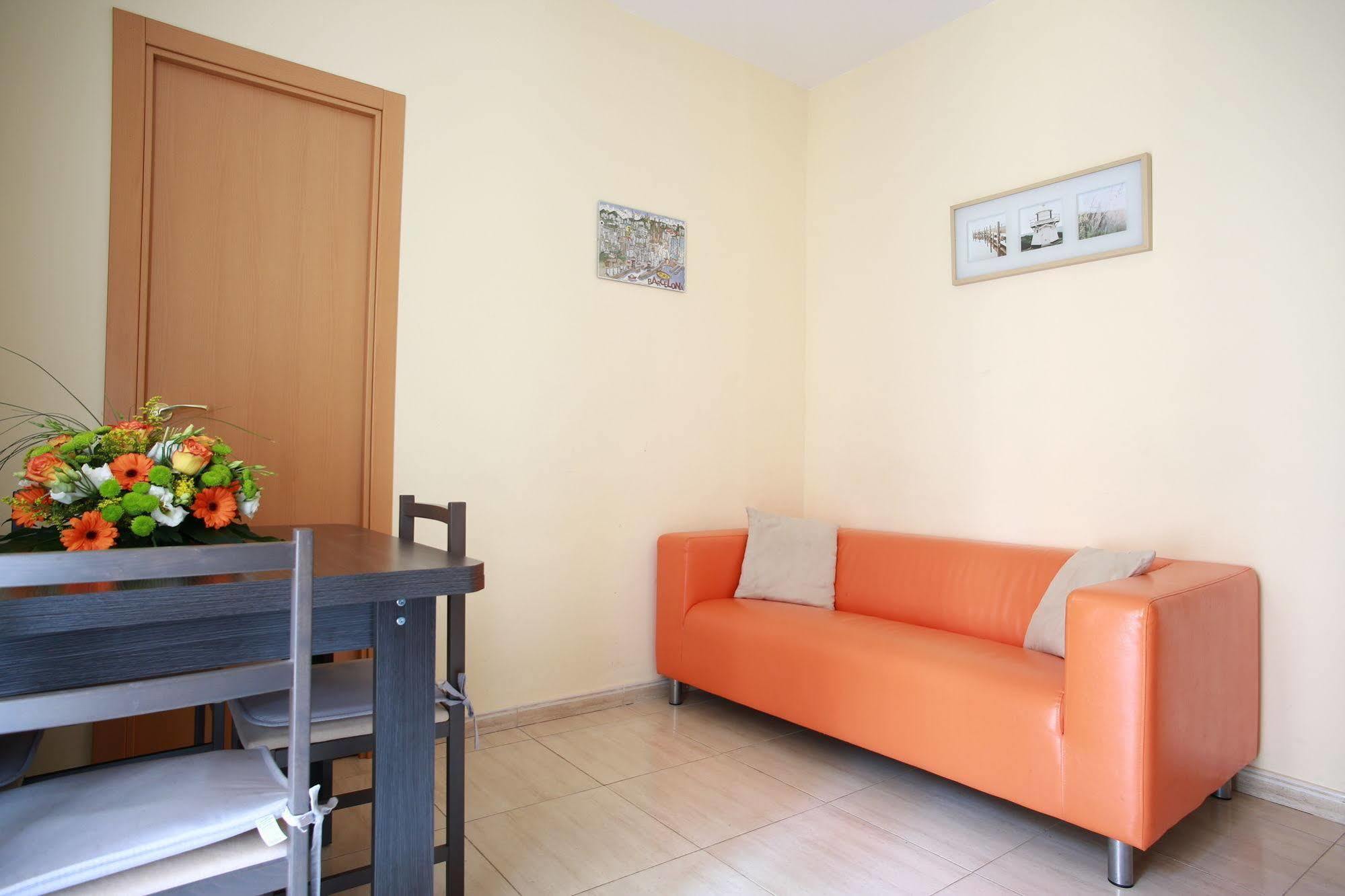Rent4Days Sagrada Familia Apartments * Barcelona