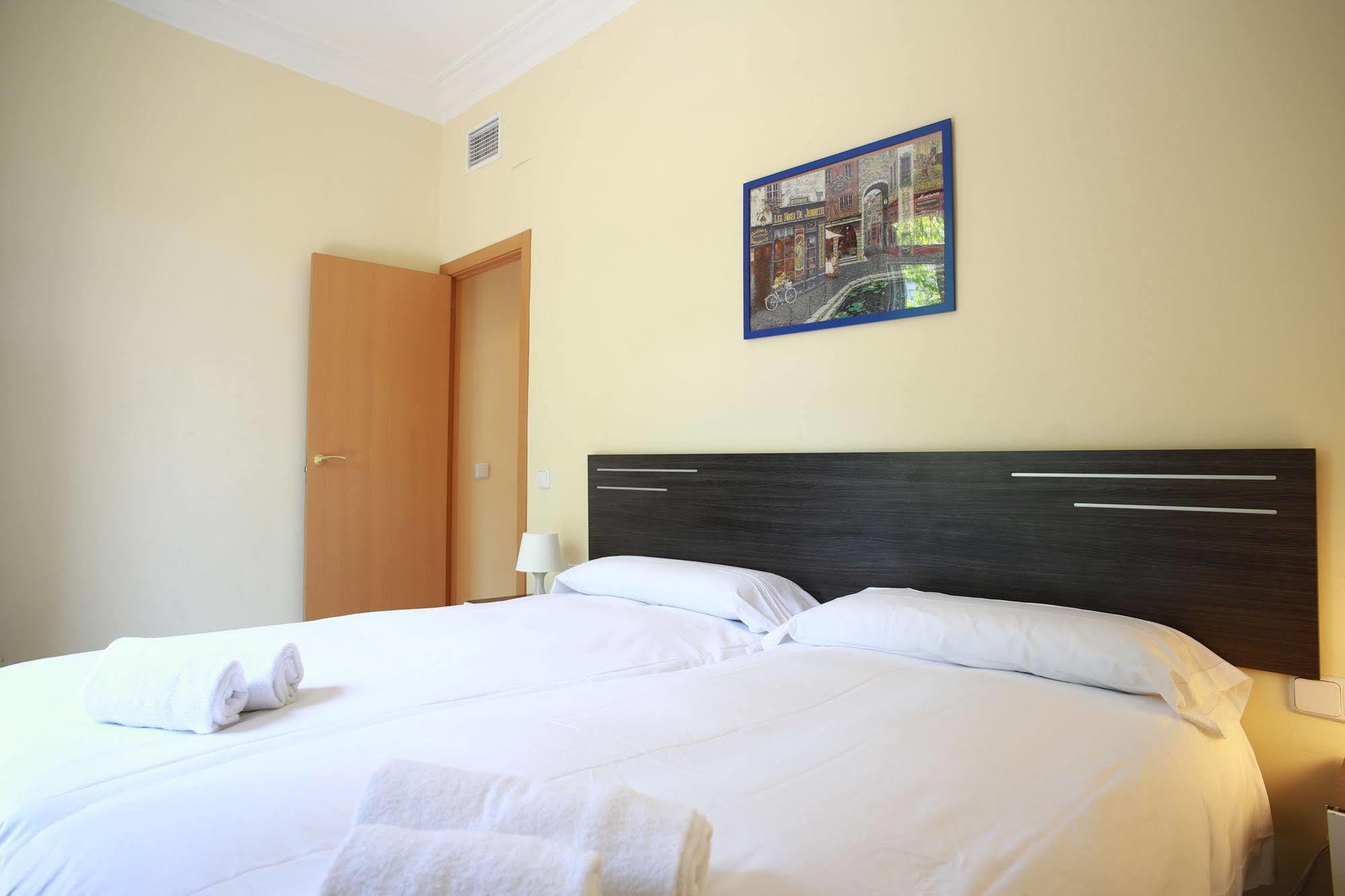 Rent4Days Sagrada Familia Apartments * Barcelona