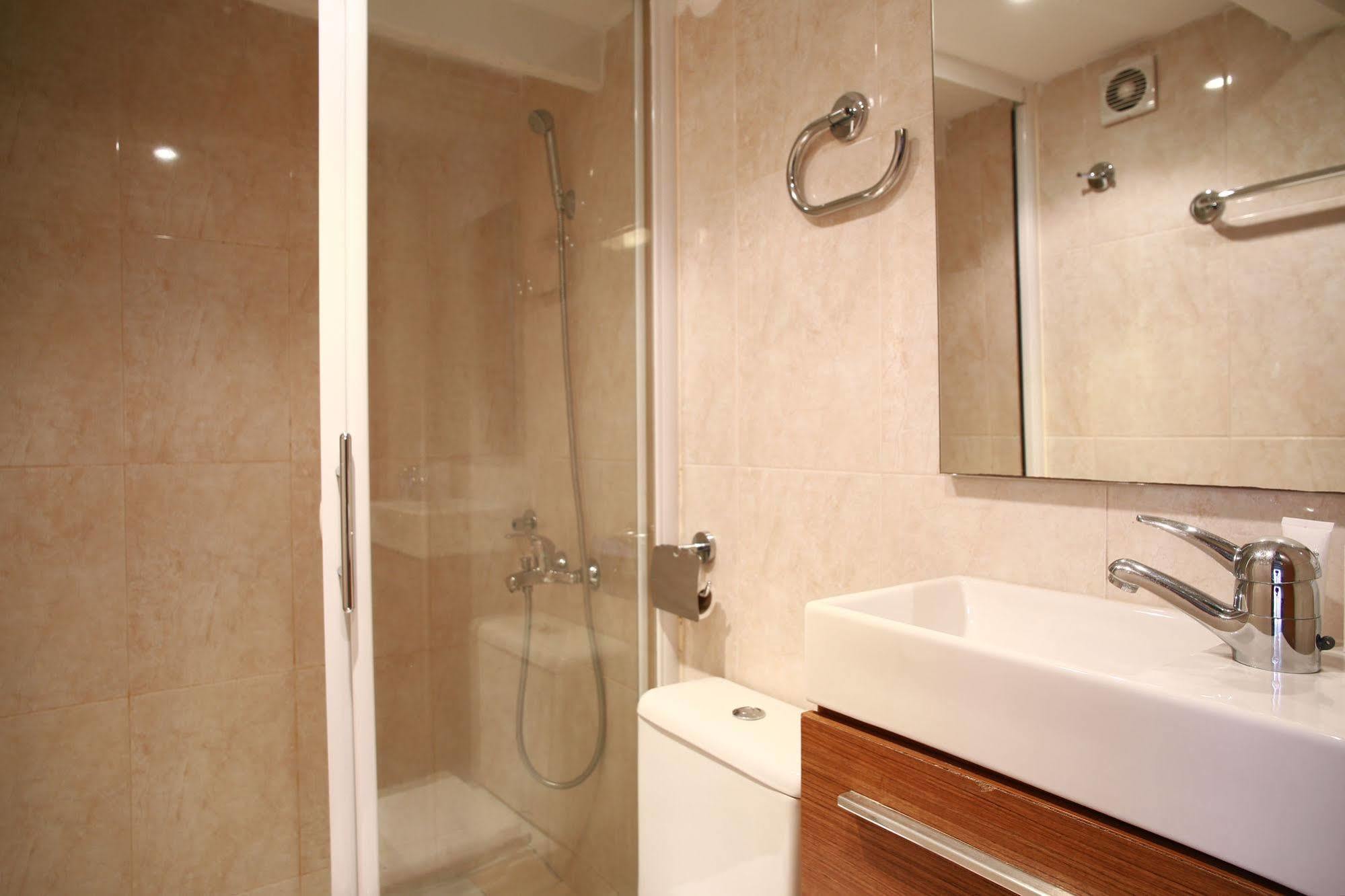Rent4Days Sagrada Familia Apartments *