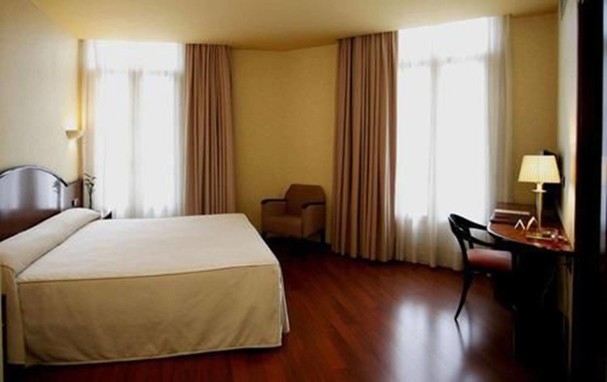 Caledonian Hotel 3*