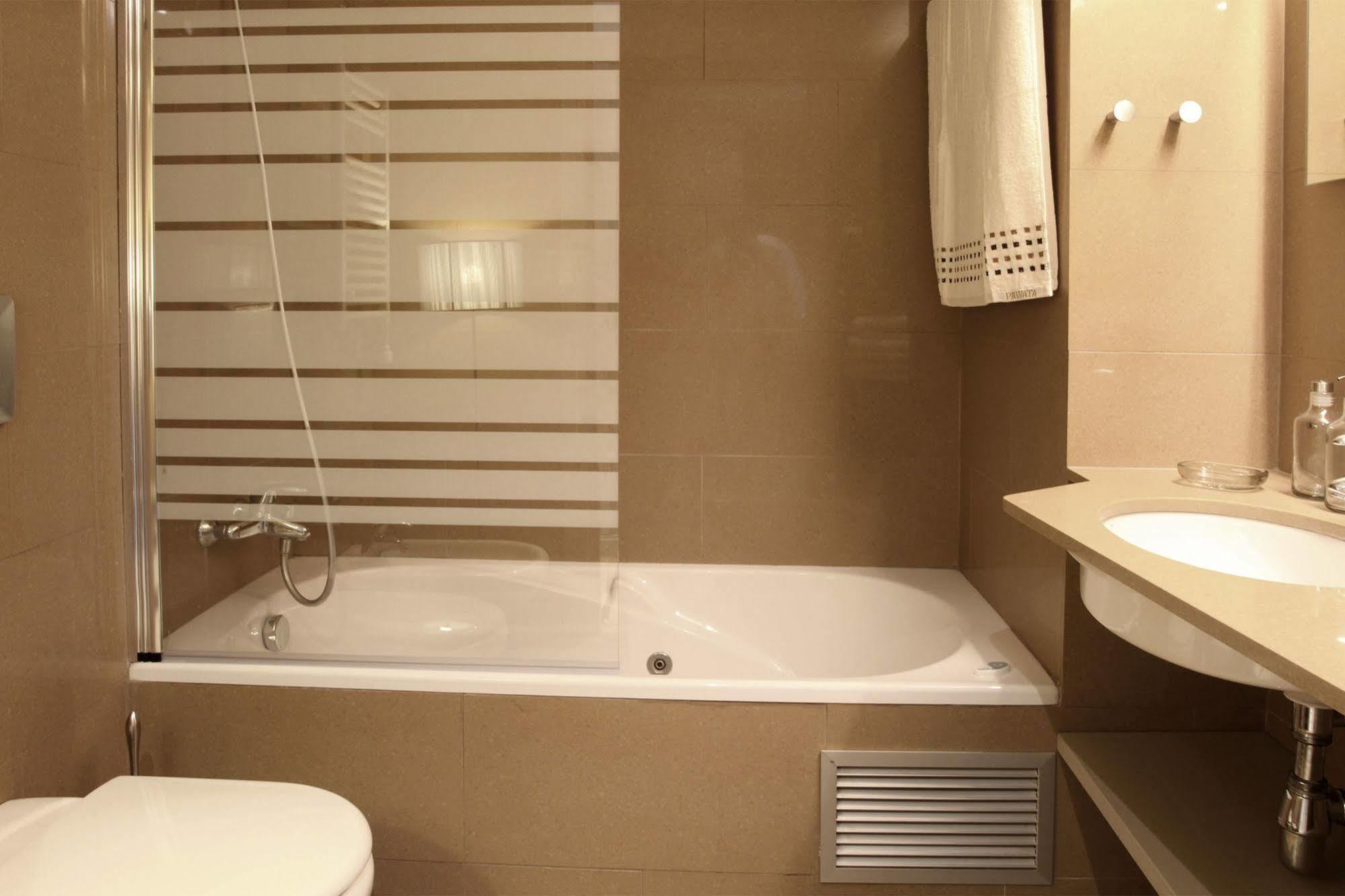 Apartment Passeig De Gracia Sun Balcony 2 Bedroo Barcelona
