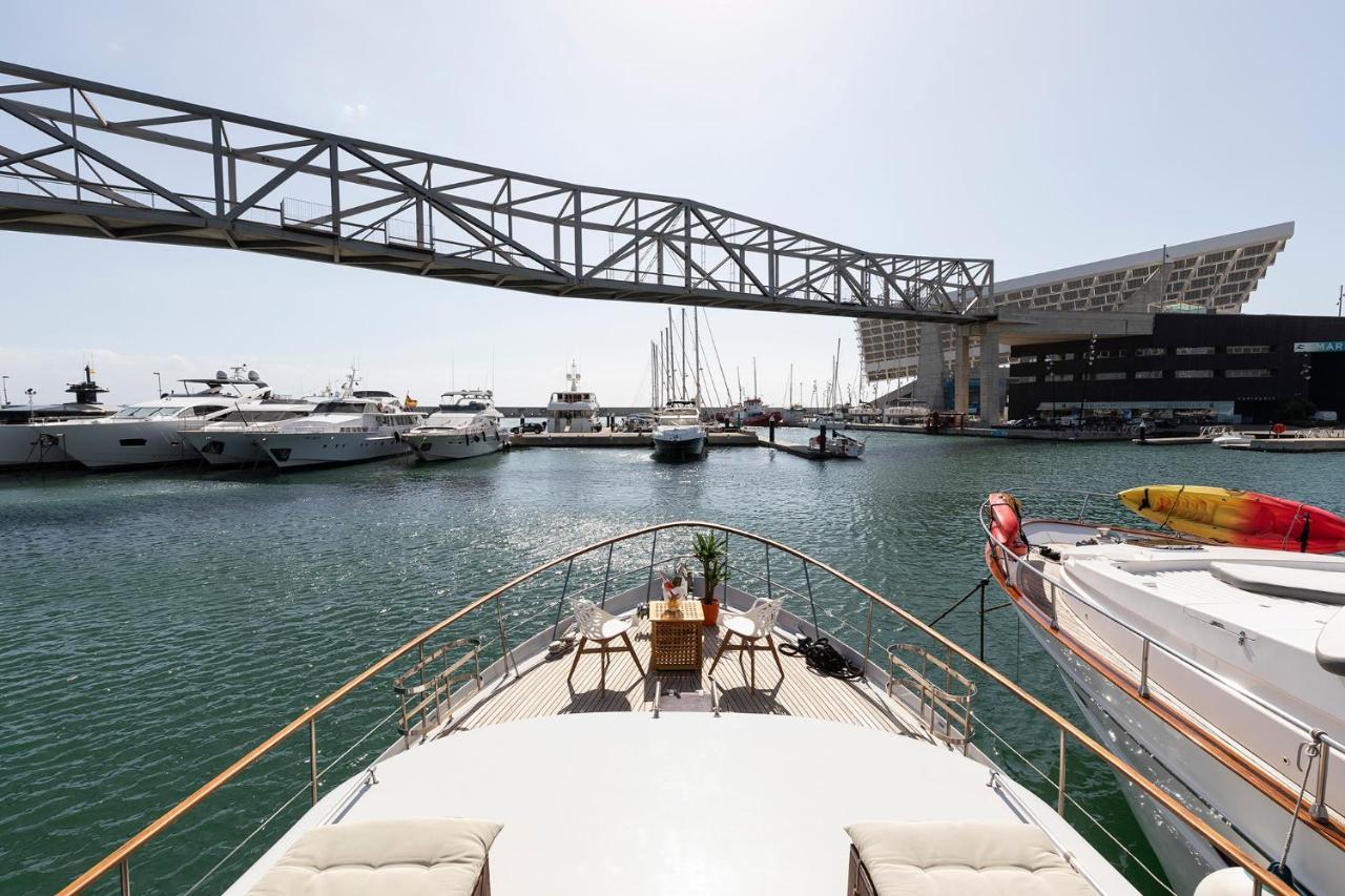 Botel C120 - Charming Boat In Port Forum Barcelona