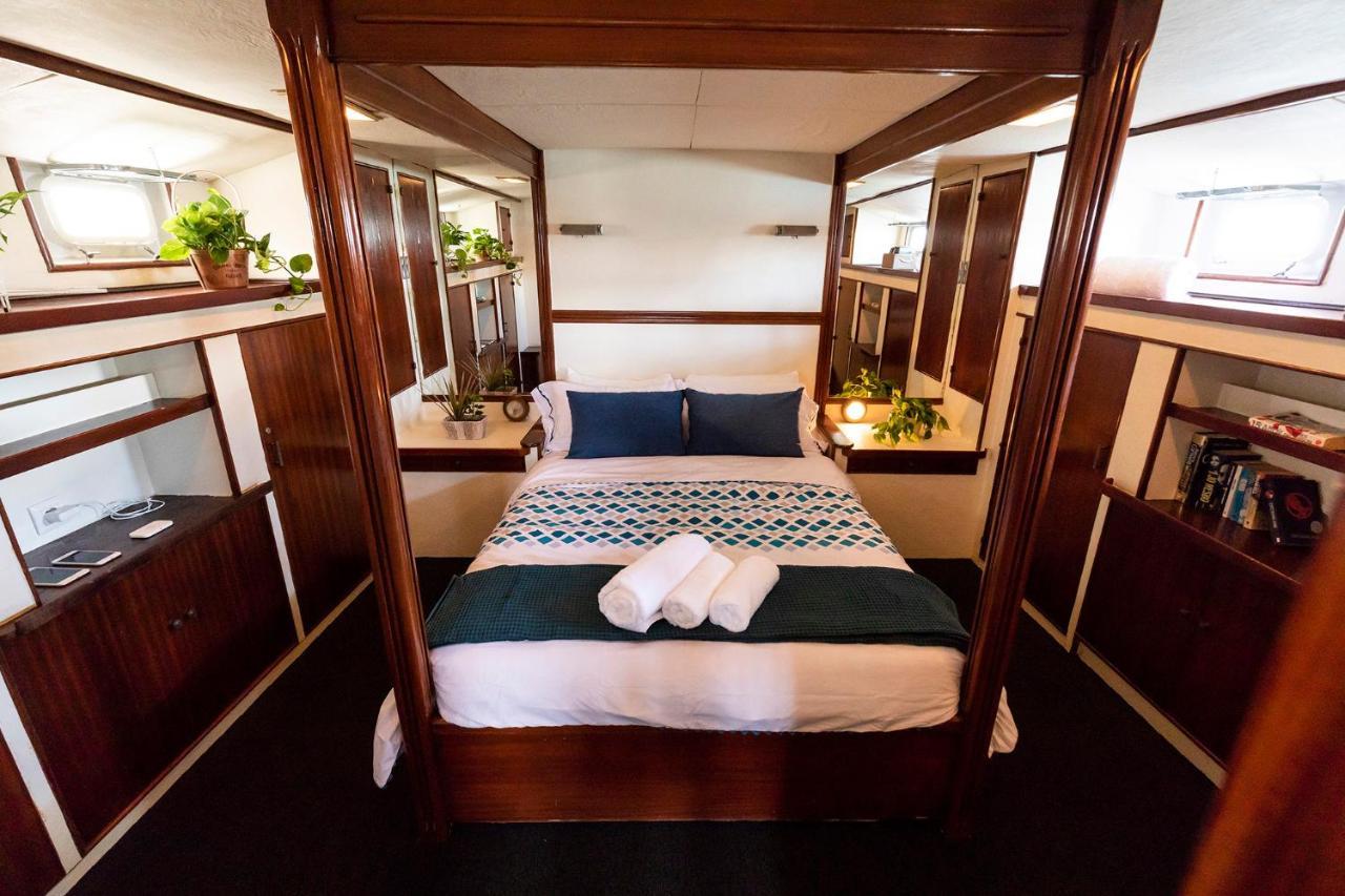 Botel C120 - Charming Boat In Port Forum *