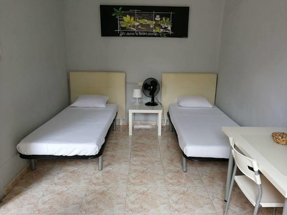 Youth - And Basic Drassanes Guest house