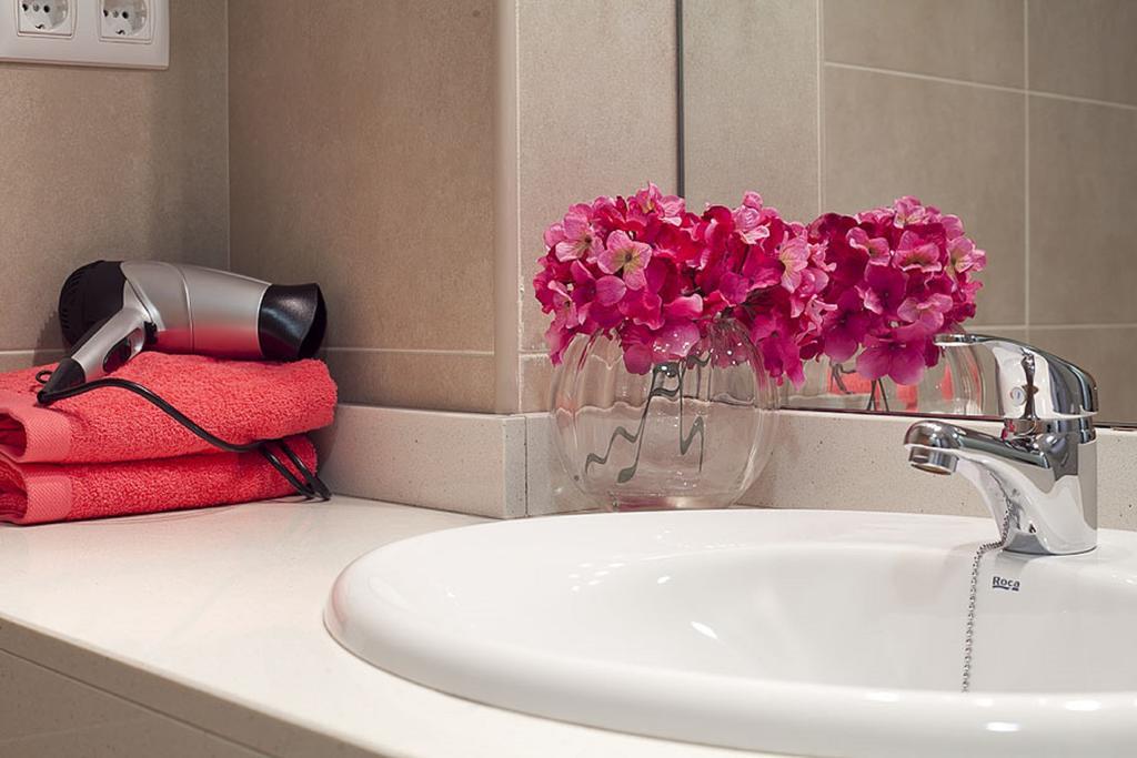 Charmsuites Paralel Apartment Barcelona