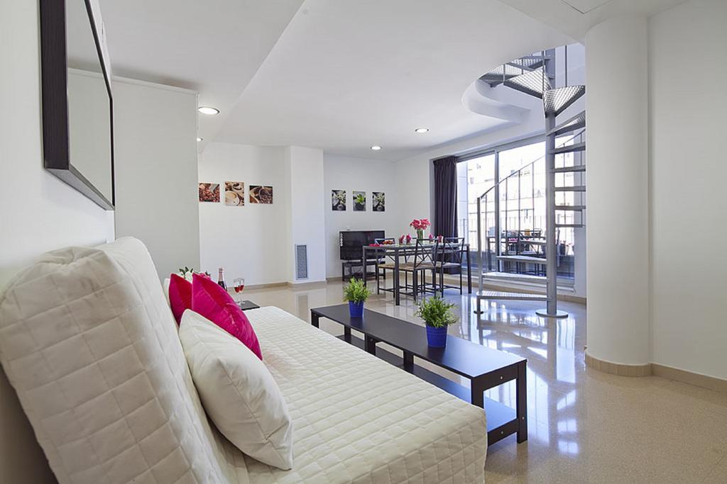 Charmsuites Paralel Apartment Barcelona