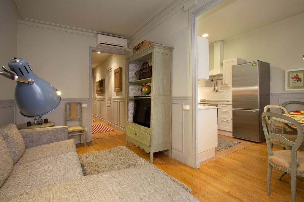 Nextdoor Gaudi Apartment Barcelona
