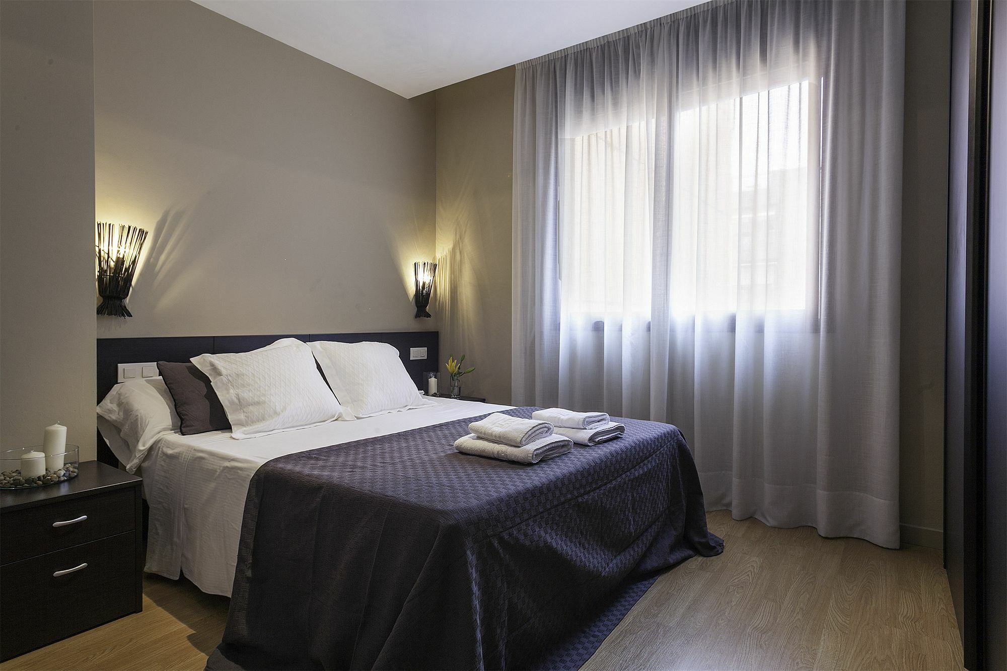 Short Group Camp Nou Serviced *