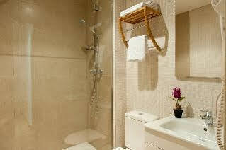 Hotel Mh Guell 3*