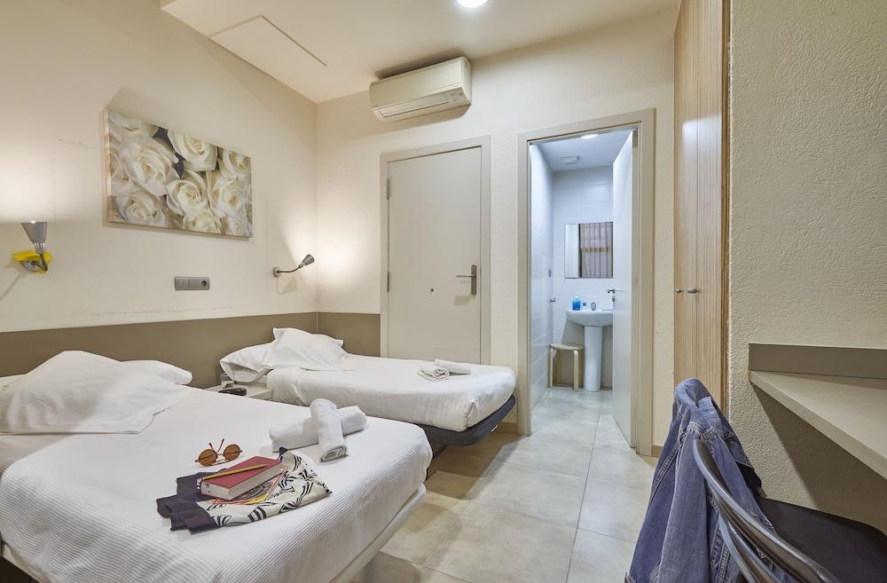 Hotel Sants Station 3*