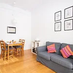 Barcelona Cozy Apartment