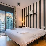 Modern And Bright Apartment In Eixample 3-1