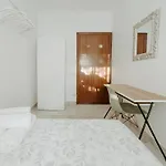 Charming Rooms In Shared Apartment Near Camp Nou