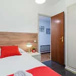 Spacious 4 Bedroom Apartment Fira Bcn & Camp Nou
