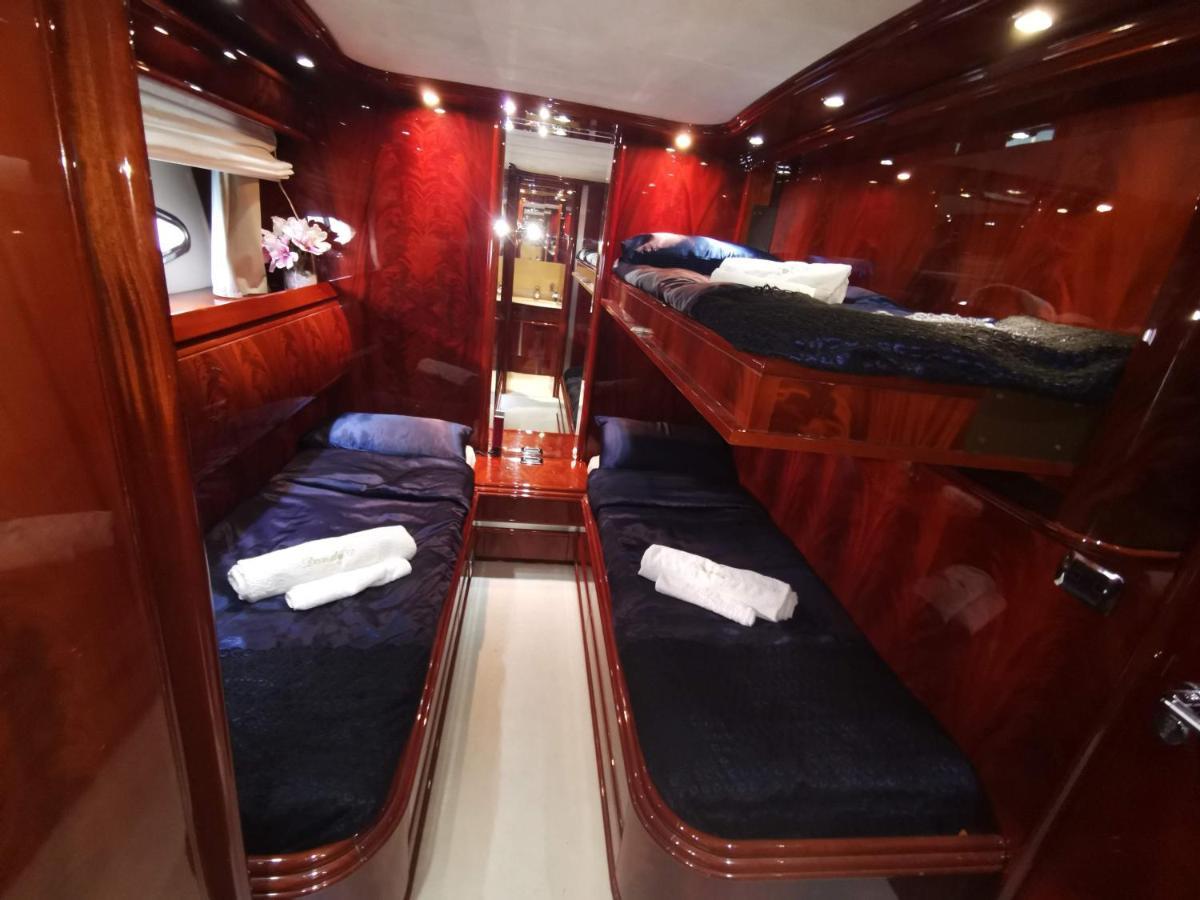 Hotel en barco Rent Luxury Motor Yacht