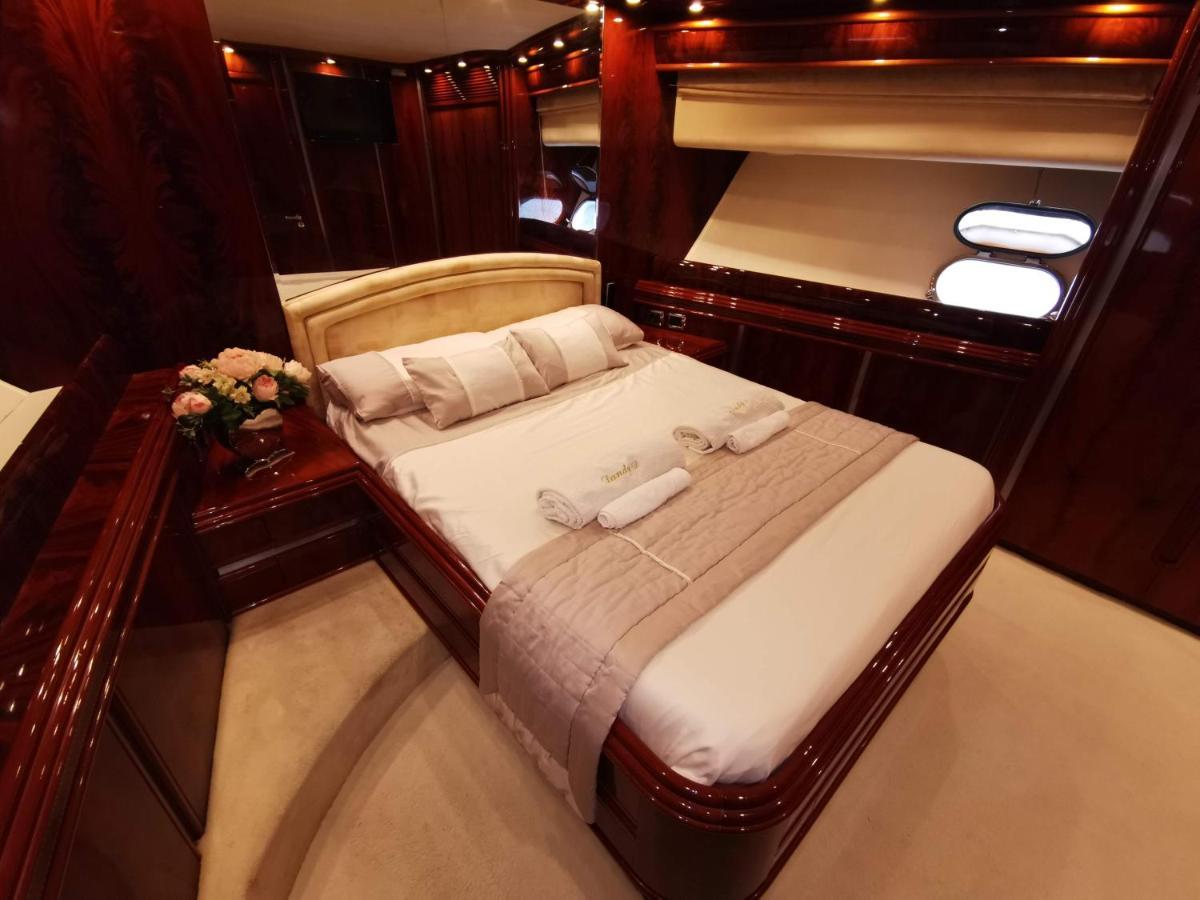 Rent Luxury Motor Yacht *