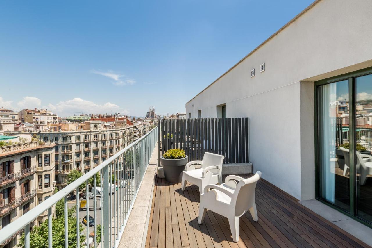 Mate Carla, Hotel Barcelone