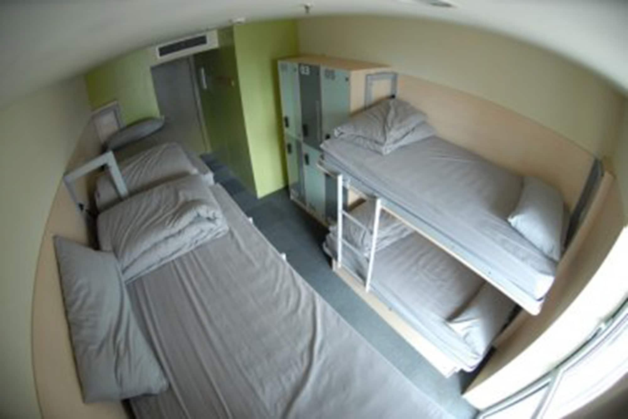Urbany Hostel *