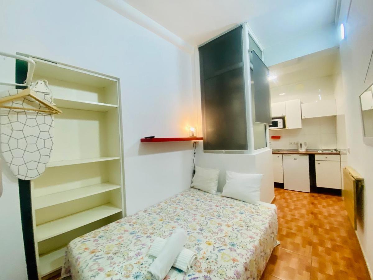 01 Apartamento 2 ,3 *