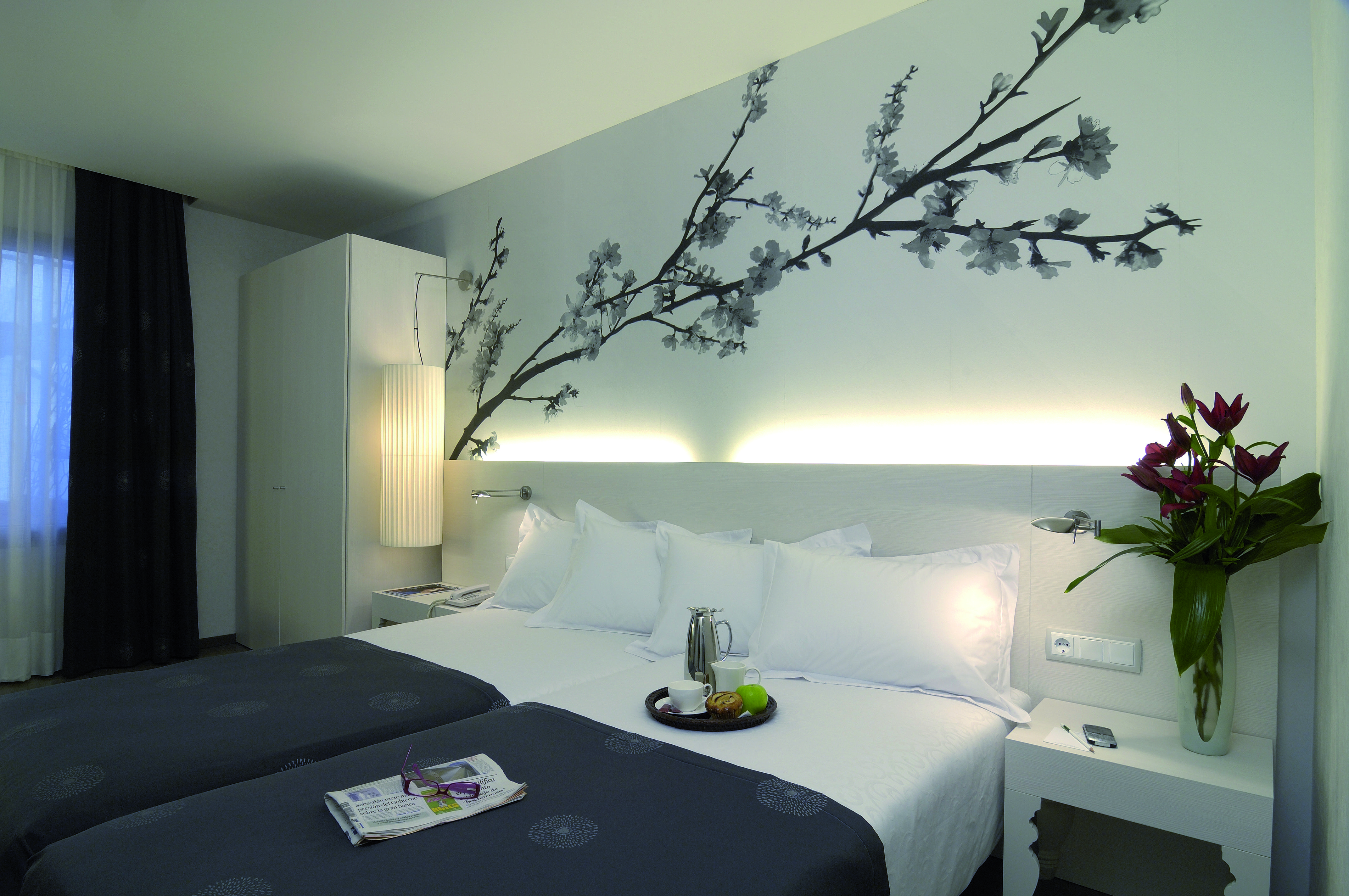 Hotel Hesperia Ramblas 4*