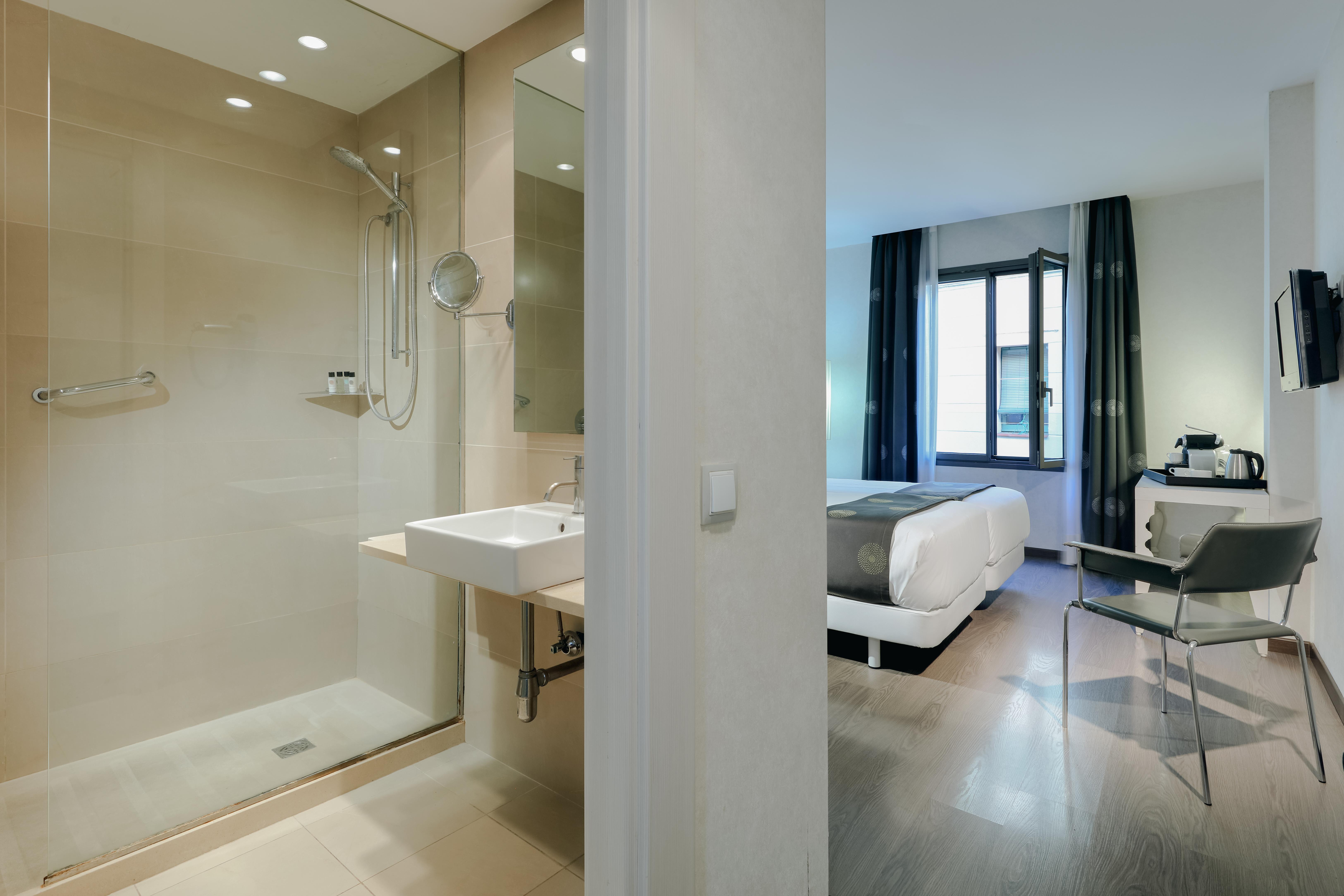 Hotel Hesperia Ramblas 4*