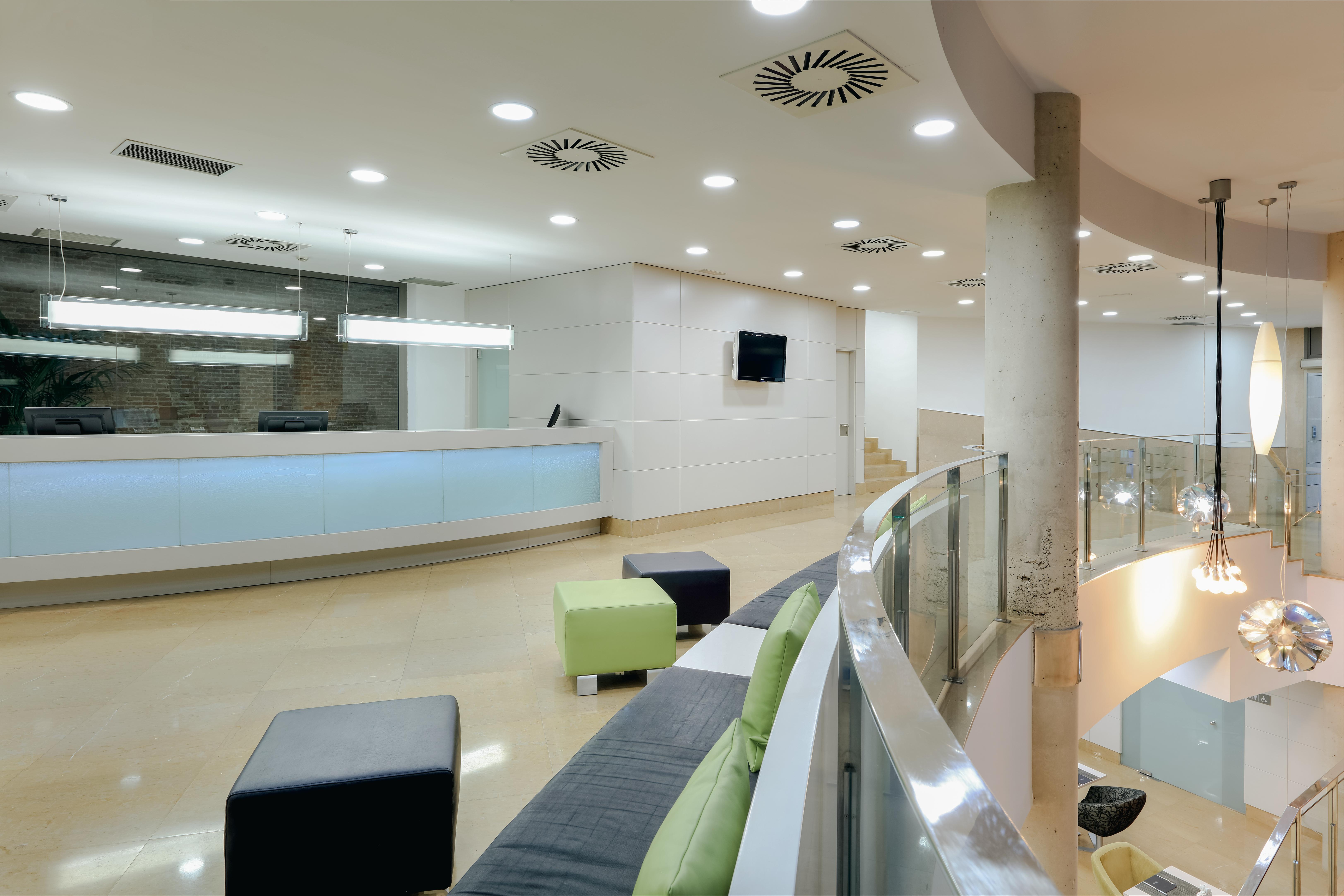 Hotel Hesperia Ramblas 4*